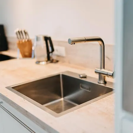 Modern Dream Location Apartment, Old Town شقة *